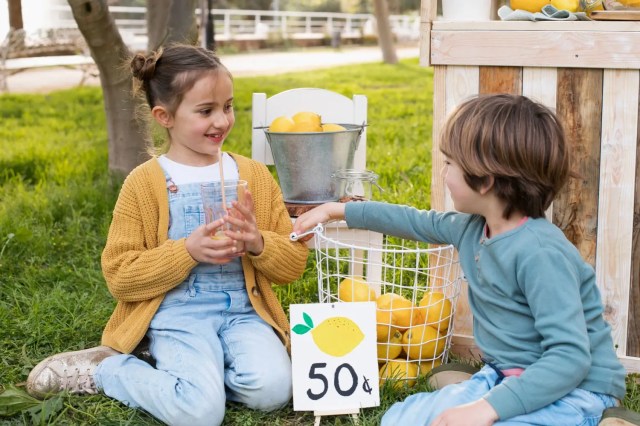Children learning from local markets through basic entrepreneurial thinking.