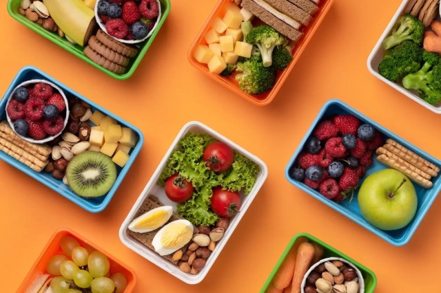 healthy-brain-food-for-students Balanced lunchboxes featuring healthy brain food for students.