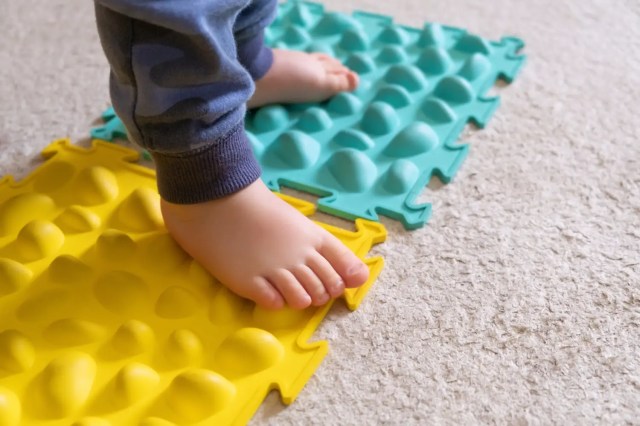 sensory-play-for-toddlers Sensory play for toddlers to support movement, balance and early childhood development.