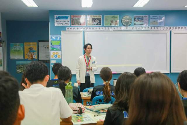 classroom-career A university guest speaker shares application tips with students during a classroom career workshop at Green Valley.