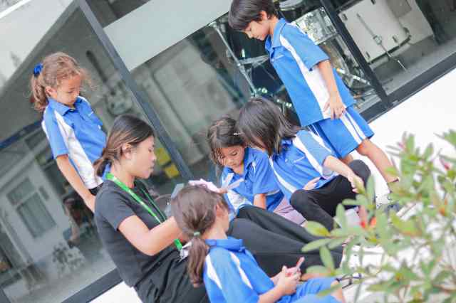 daily-mental-health-activity Teacher guides students in a short mindfulness activity, a daily mental health activity to reduce stress and build focus.