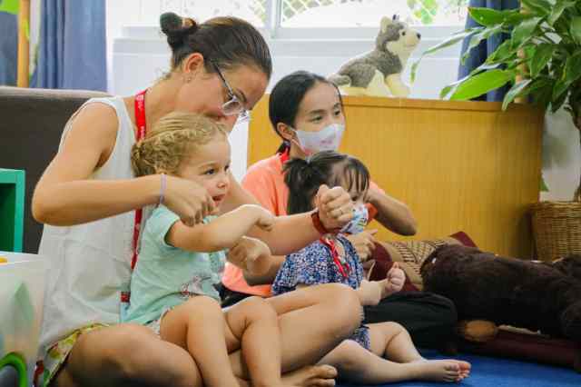 school-early-education Parent and child engaged in a play-based activity at school early education
